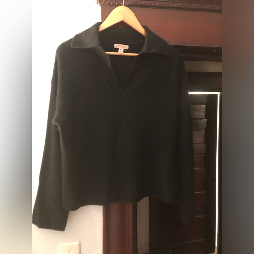 Philosophy Cashmere  Black Collared V-Neck Sweater